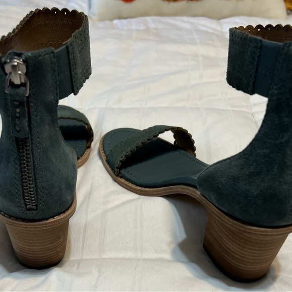 Frye Block Heel Shoe. Size 8.5.  Never worn. - Picture 5 of 7